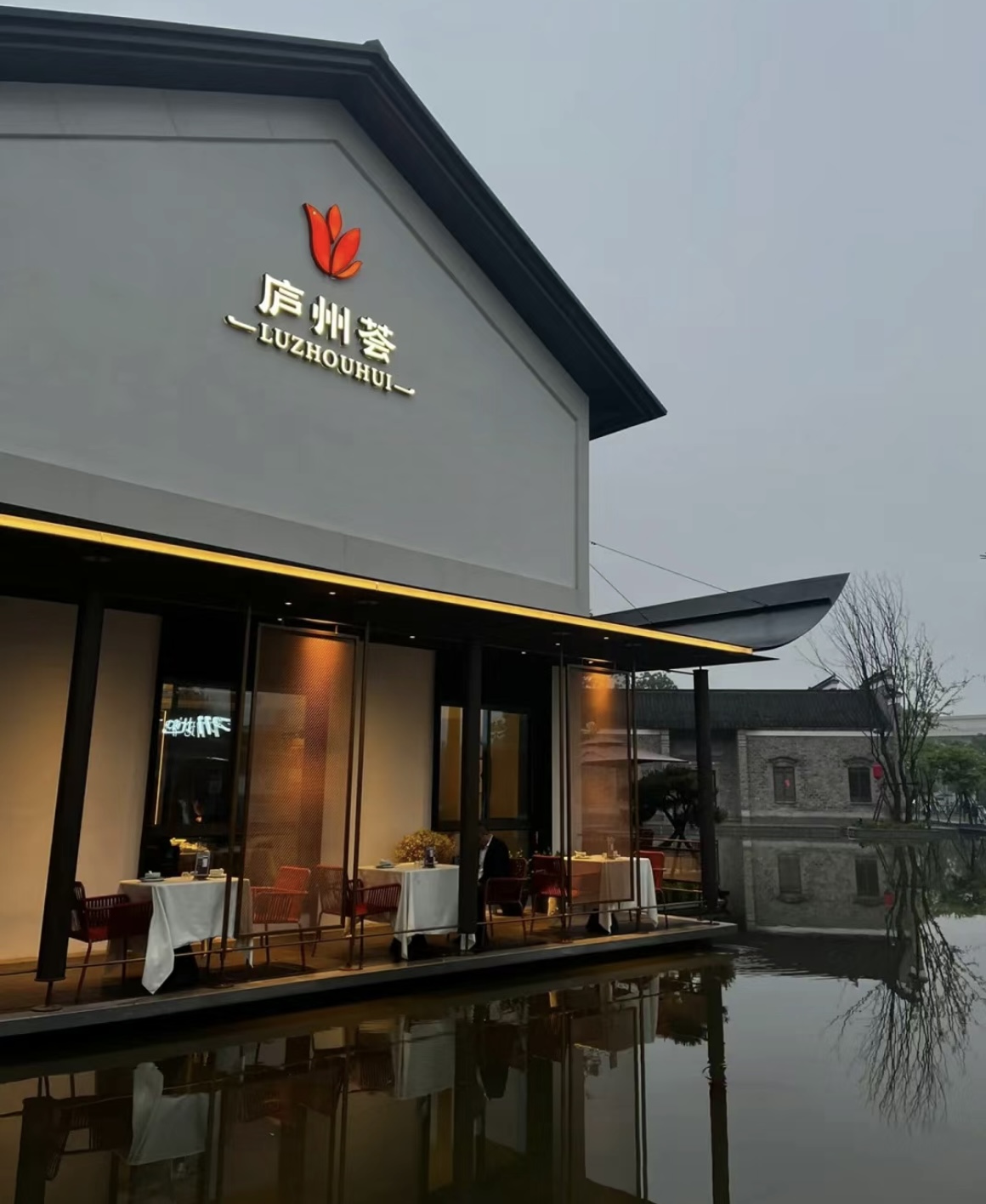 淮糧集團在合肥駱崗公園開設淮南特色餐飲及名優(yōu)農產品展示